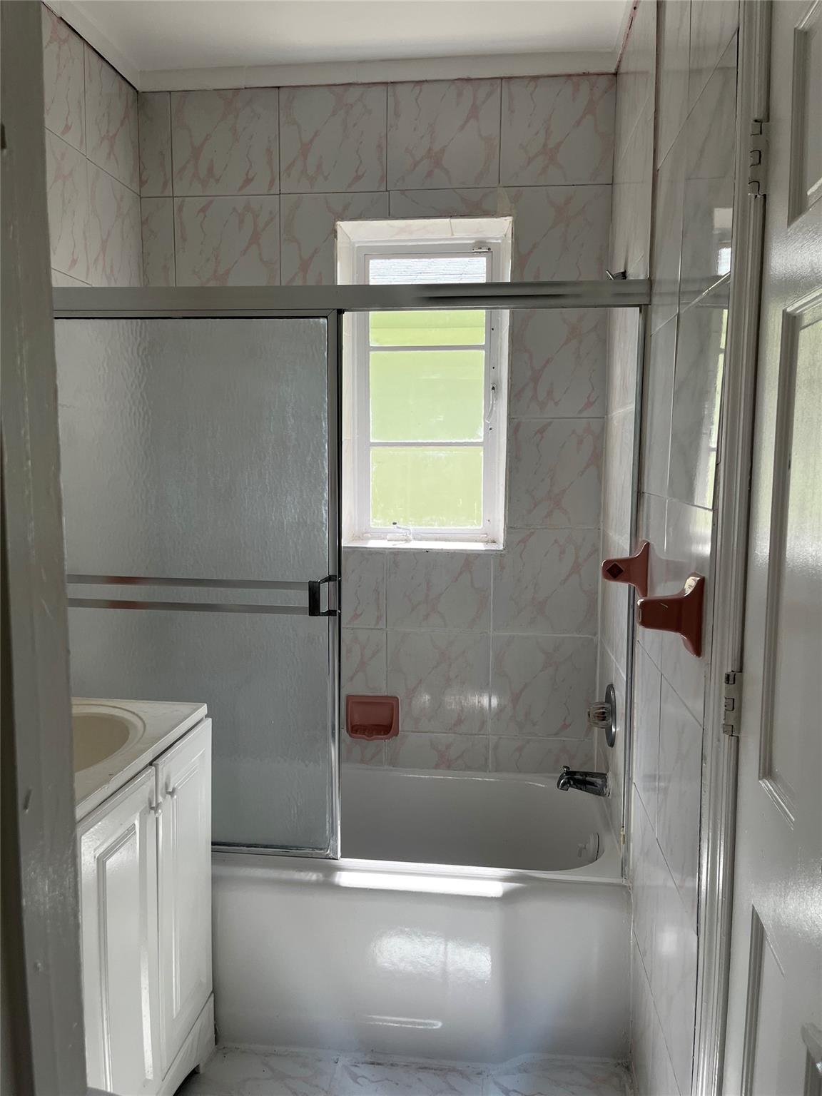 Hollywood 1-21 B - Residential Income