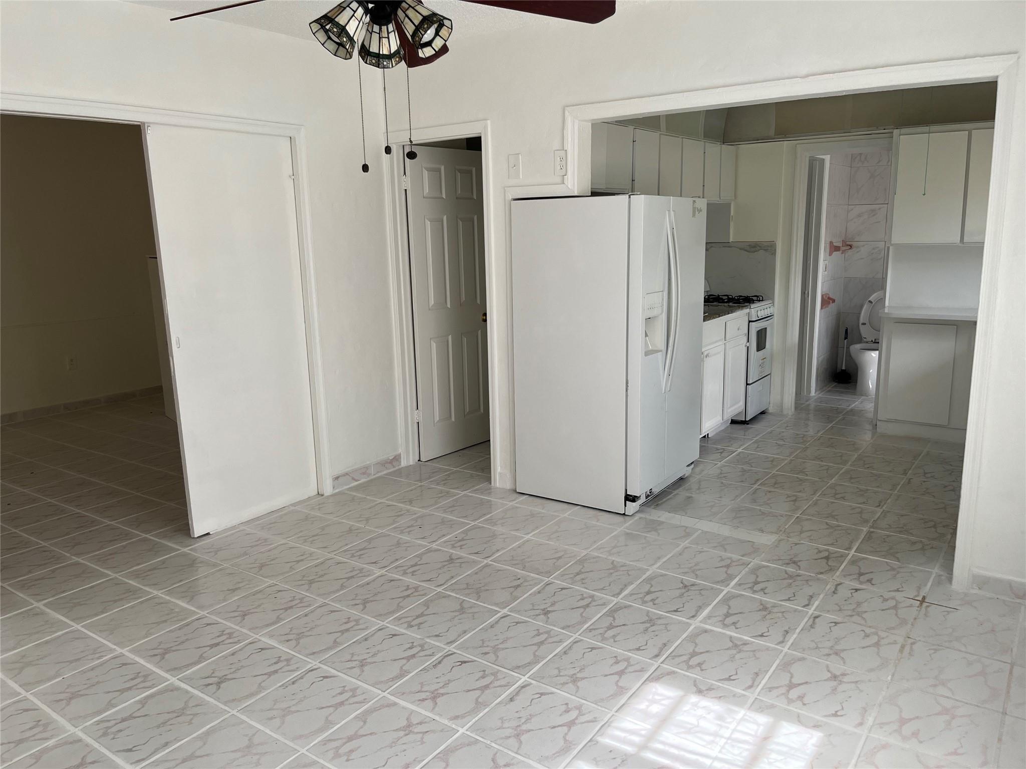 Hollywood 1-21 B - Residential Income