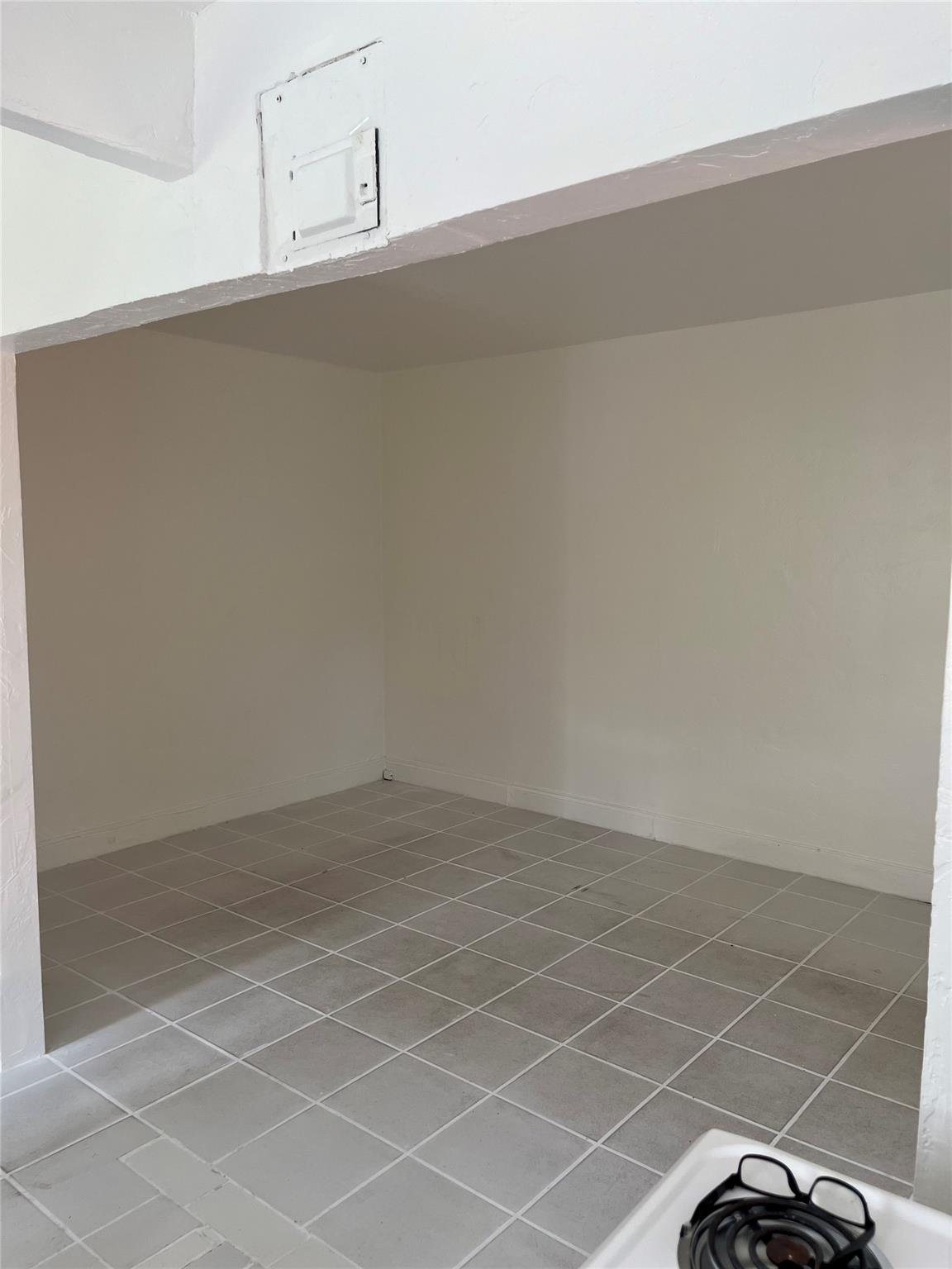 Hollywood 1-21 B - Residential Income