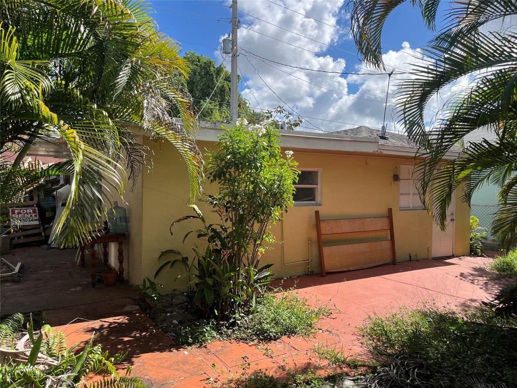 Hollywood 1-21 B - Residential Income