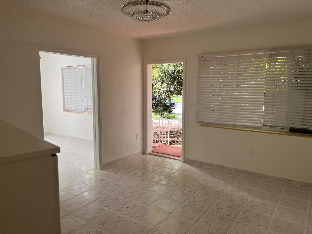 Hollywood 1-21 B - Residential Income