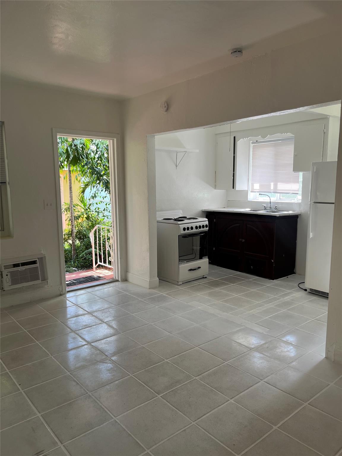 Hollywood 1-21 B - Residential Income