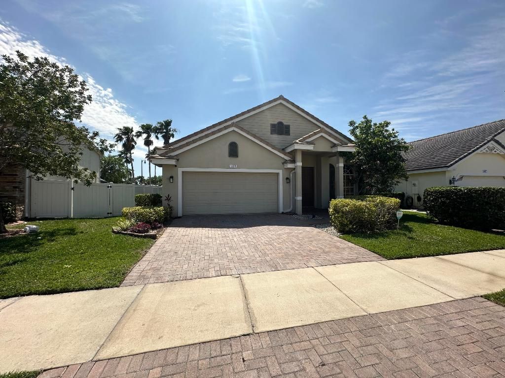 Photo of 11479 SW Glengarry Court, Port Saint Lucie, FL 34987 (MLS # R10975305)