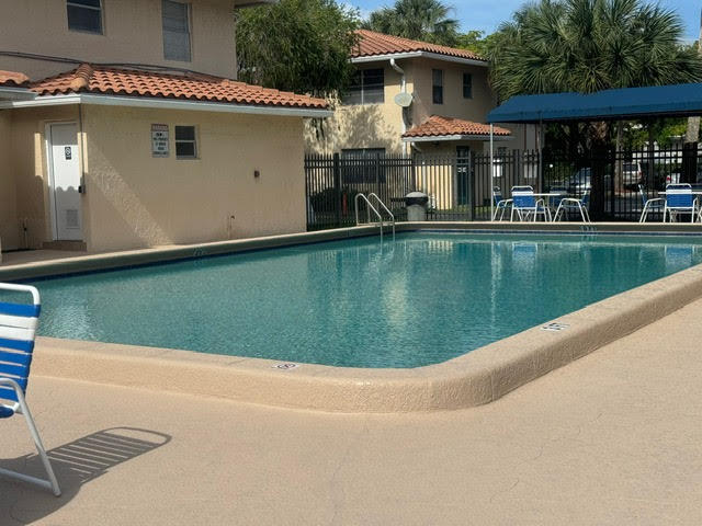 COUNTRY GARDENS CONDO - Residential