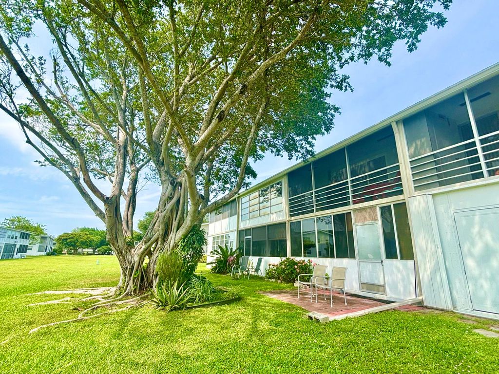 Photo of 203 Farnham I #203, Deerfield Beach, FL 33442 (MLS # B26027474)