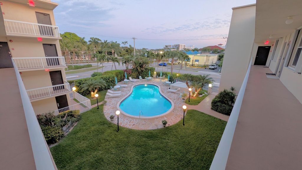 Photo of 1131 SE 4th Street #1070, Boynton Beach, FL 33435 (MLS # B26007041)