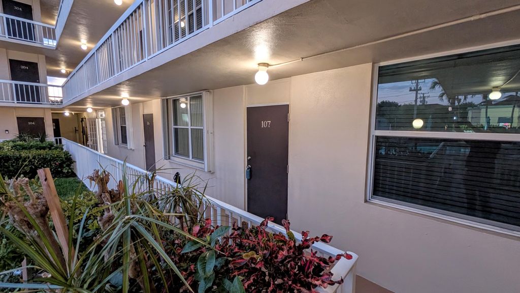 Photo of 1131 SE 4th Street #1070, Boynton Beach, FL 33435 (MLS # B26007041)