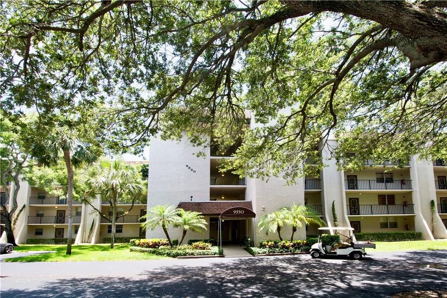 THIS 1ST FLOOR, LAKE VIEW, 1/1.5 IN SOUGHT AFTER PINE ISLAND RIDGE WON'T LAST! SPACIOUS CONDO FEATURES ALL NEW UPGRADED KITCHEN W/ WOOD CABINETRY, NEWER APPLIANCES & BEAUTIFUL GRANITE COUNTER TOPS! AC REPLACED 2014! TILE FLOORS THROUGHOUT THE UNIT. MASTER IS LARGE W/ 2 CLOSET (1 WALK IN) LARGE HALL CLOSET SPACE PLUS A CAGED STORAGE UNIT. CONVENIENTLY LOCATED ACROSS FROM LAUNDRY ROOM. ACCESS TO COUNTRY CLUB WITH TENNIS COURTS, GOLF, GYM, POOL/SPA, 2 RESTAURANTS, & MORE! LARGE ENCLOSED PATIO OVERLOOKS LAKE.