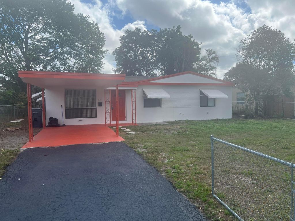 Photo of 621 N 71st Avenue, Hollywood, FL 33024 (MLS # B26002986)