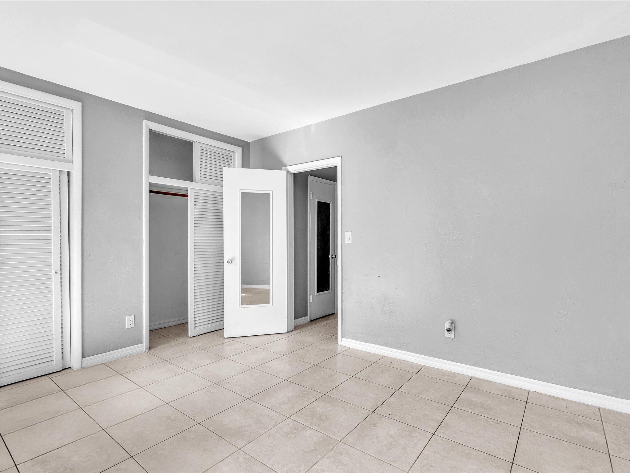 TOWN COLONY CONDO - Residential