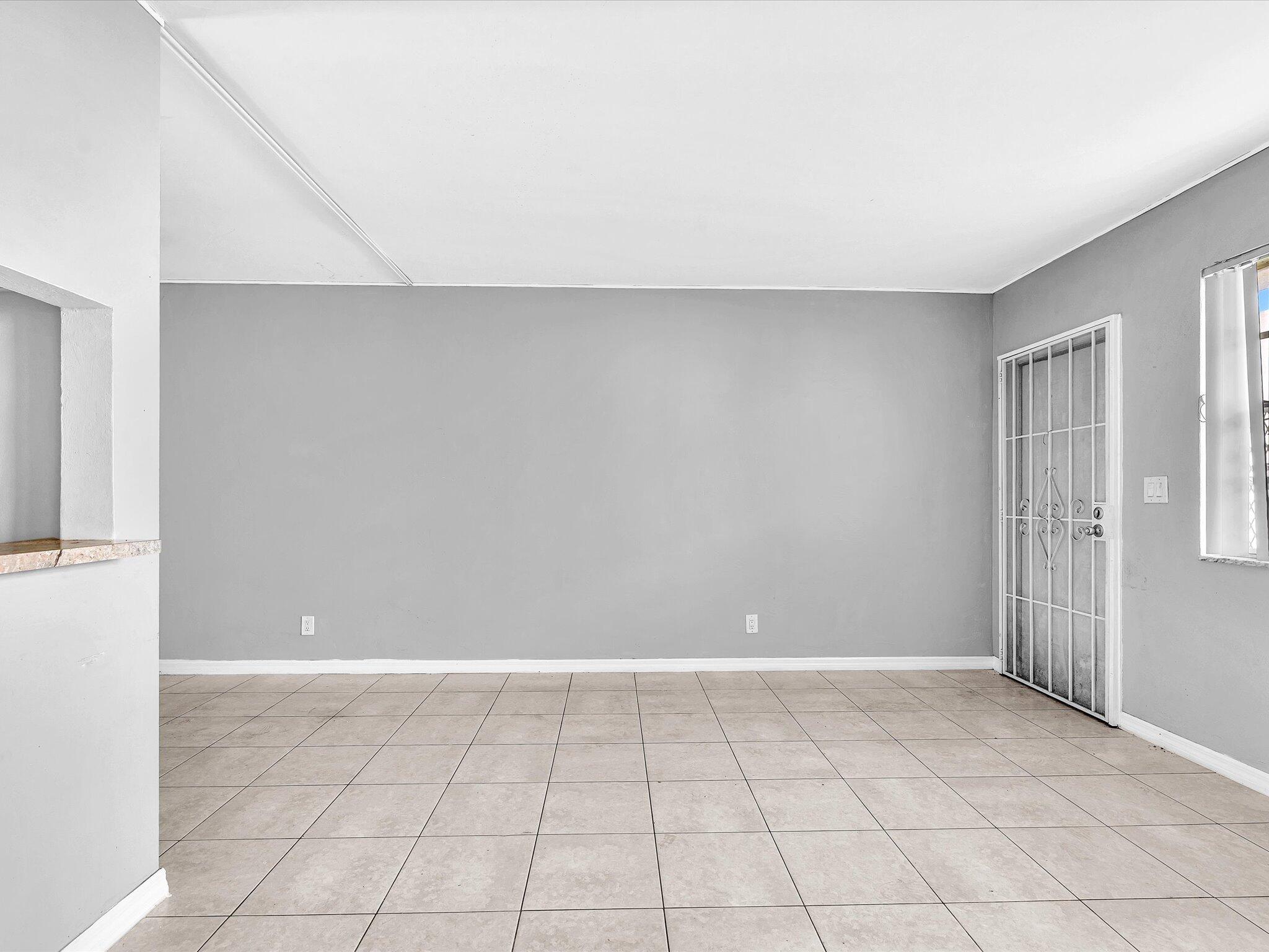 TOWN COLONY CONDO - Residential
