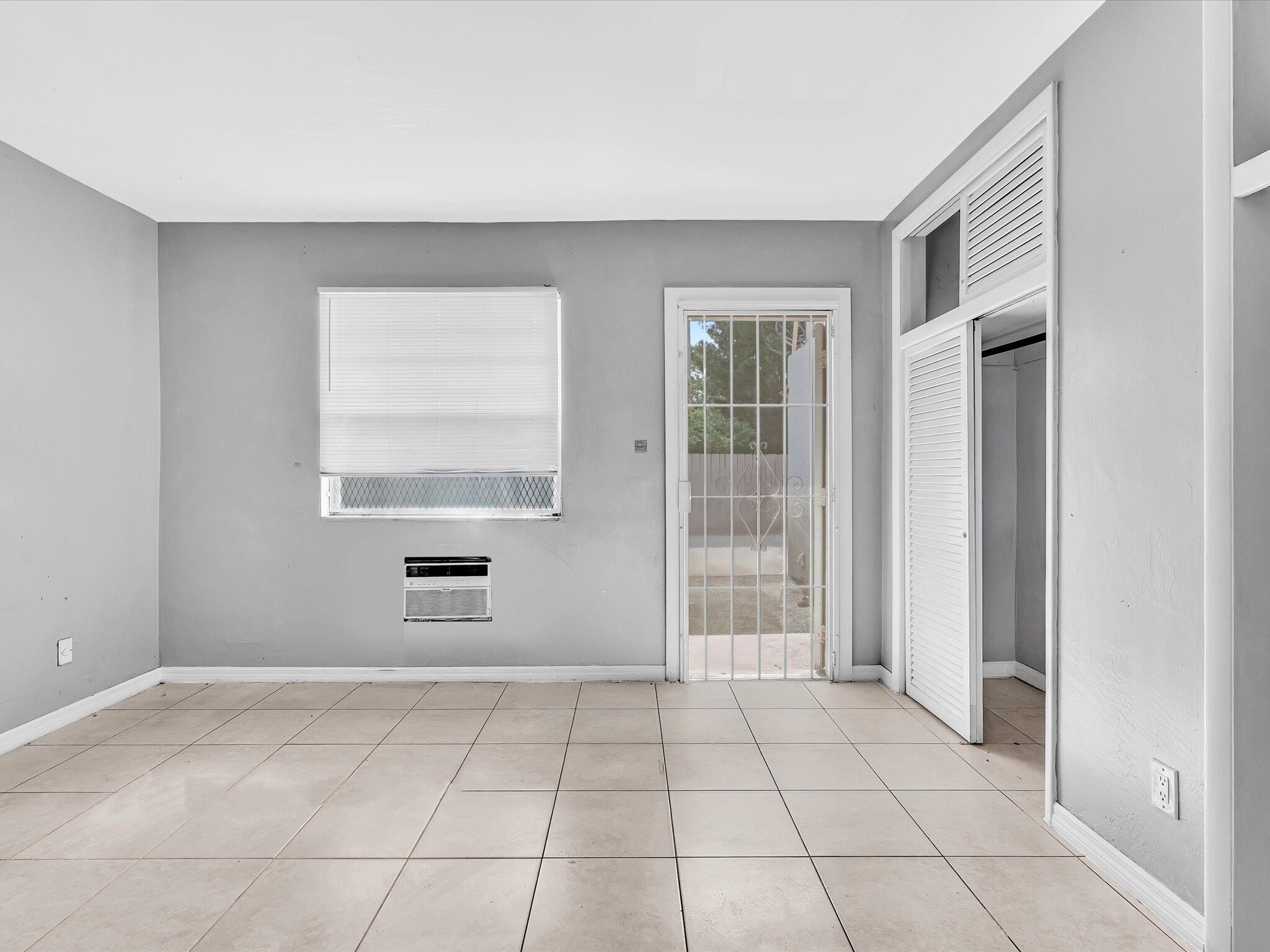 TOWN COLONY CONDO - Residential