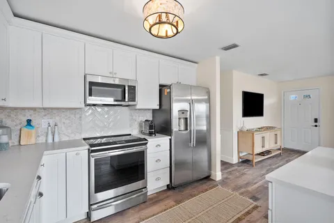 7423 SE James Street, Hobe Sound, FL MLS: R11062338