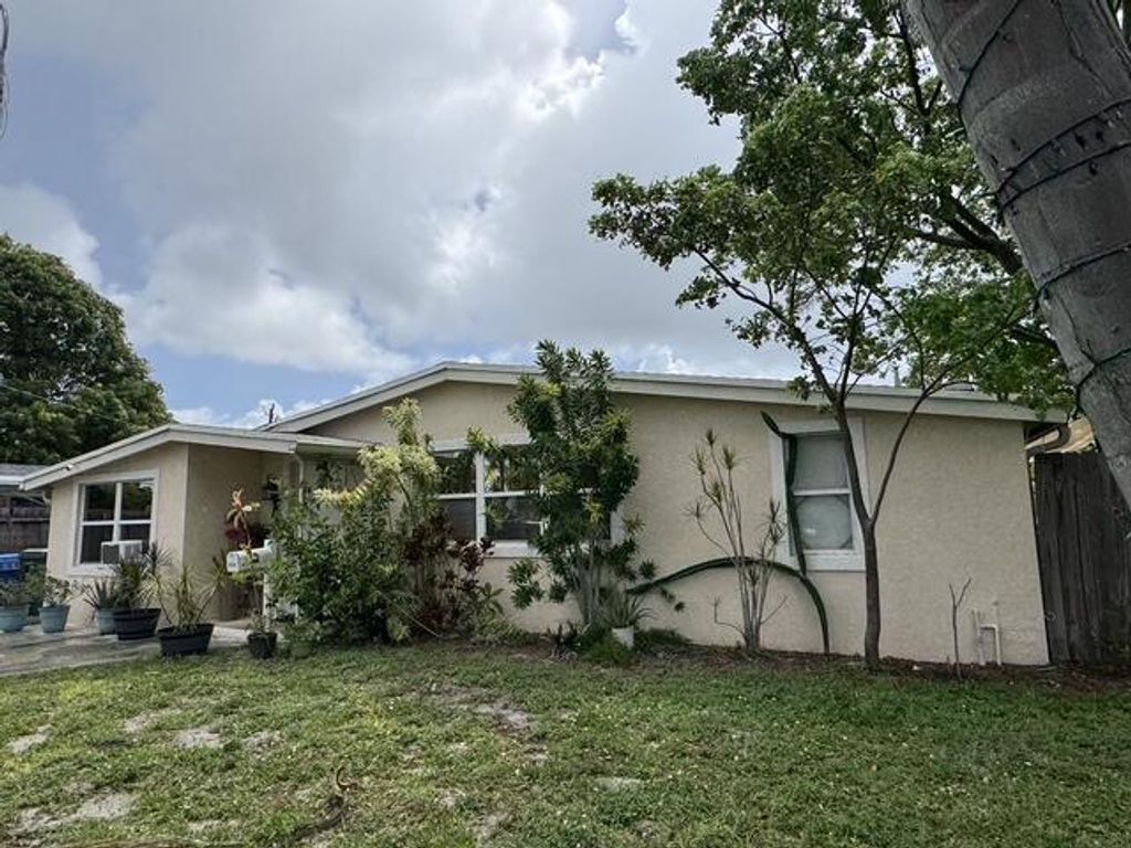 Photo of 5636 NE 5th Avenue, Oakland Park, FL 33334 (MLS # B26031449)