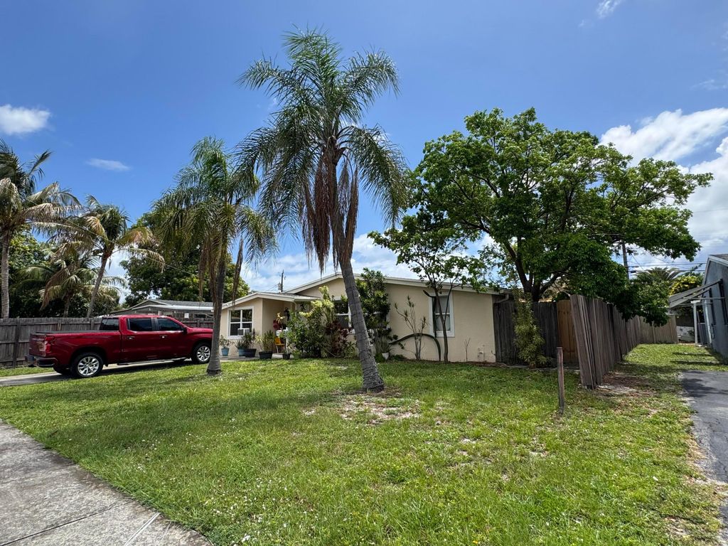 Photo of 5636 NE 5th Avenue, Oakland Park, FL 33334 (MLS # B26031449)