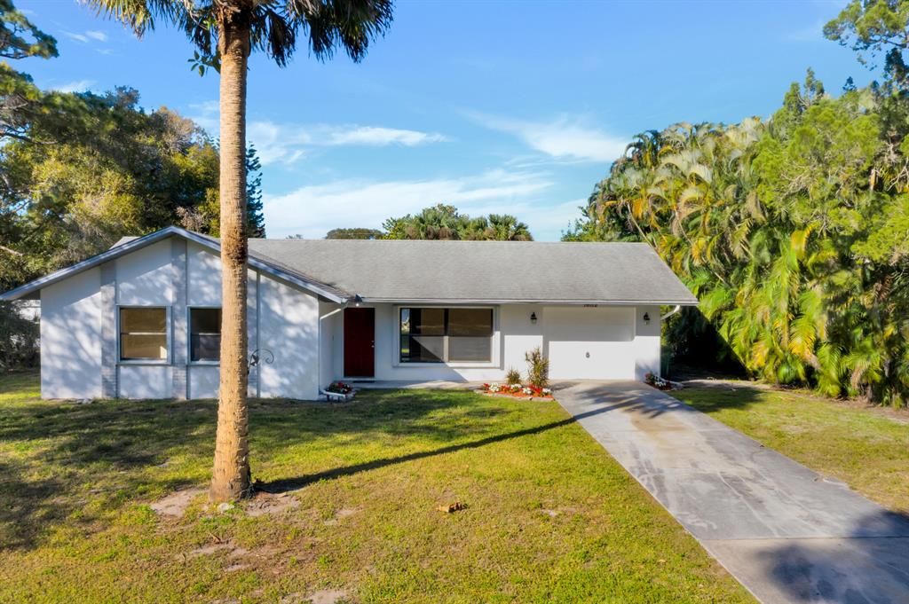 Photo of 7602 Belleair Avenue, Fort Pierce, FL 34951 (MLS # R10771645)