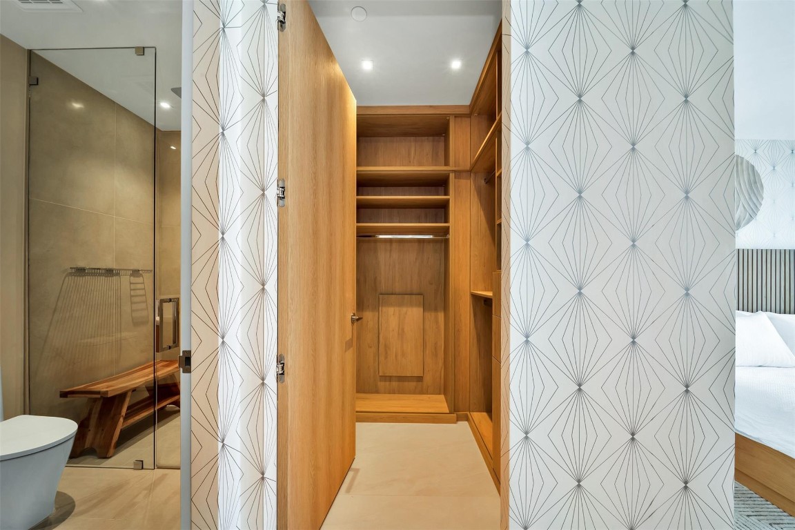 HARBOR BEACH - Residential Lease