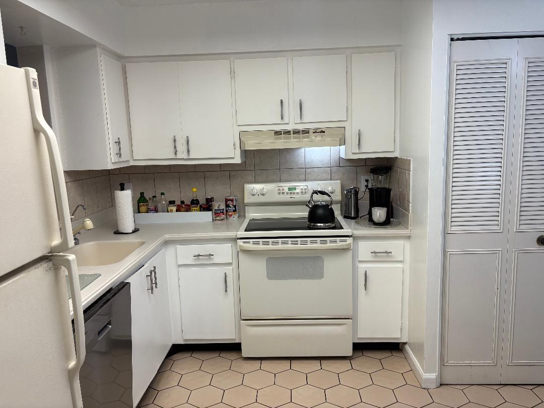 PALM LAKES - Residential