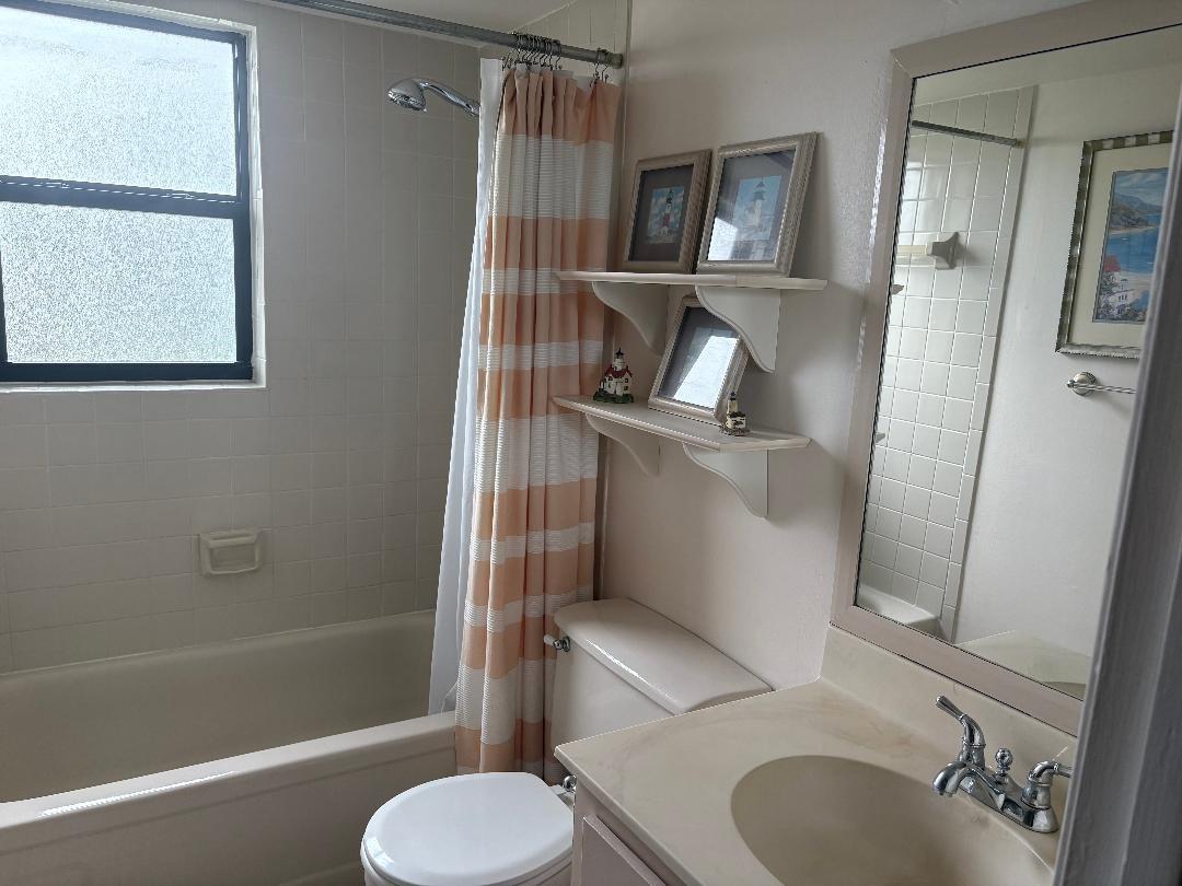 PALM LAKES - Residential