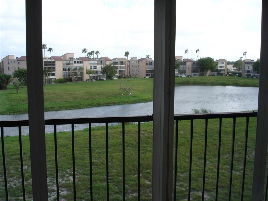 PALM LAKES - Residential