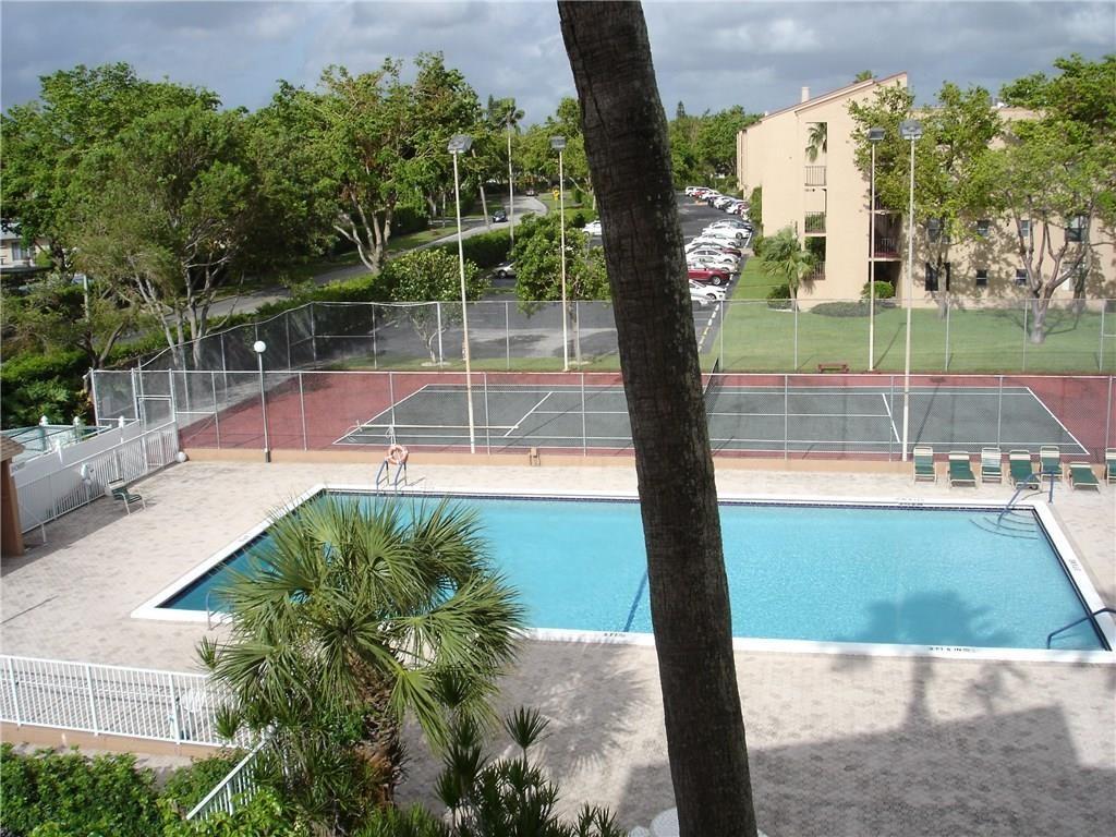 PALM LAKES - Residential