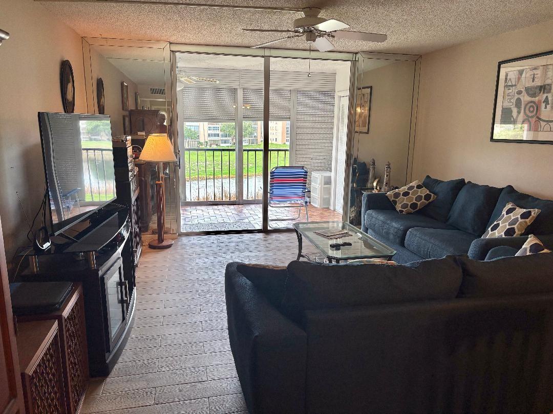 PALM LAKES - Residential