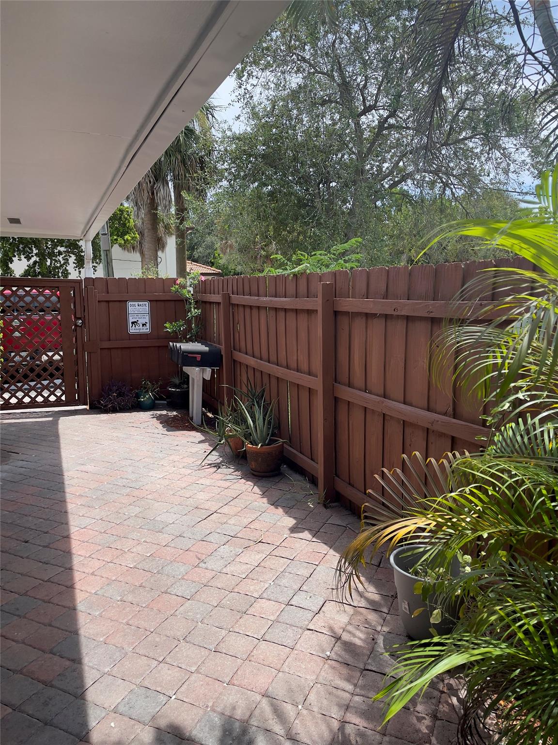 LOCATION!!! LOCATION!!! A stunning 1 Bedroom/1 Bathroom apartment in the tremendous area of Riverside. FULLY remodeled apartment with a private backyard. Stainless steel appliances, WASHER/DRYER, and a Custom kitchen and island, with GRANITE COUNTERTOPS, and much more!
WATER/TRASH INCLUDED IN RENT!
Across the street from the Park and the canal. A few minutes away from LAS OLAS BEACH, DOWNTOWN FORT LAUDERDALE, FLL AIRPORT, restaurants, and supermarkets.
A WALKTHROUGH VIDEO IS AVAILABLE UPON REQUEST. RAPID APPROVAL. NO ASSOCIATION.
*MOVE-IN MO NEY BASED ON QUALIFICATIONS*
Minimum 1-year lease, NO SHORT TERMS OR CORPORATE LEASES.
The first and second months' rent, and a one-month security deposit, are required.