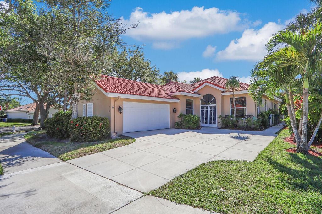 Photo of 216 Hampton Court, Jupiter, FL 33458 (MLS # R11070621)