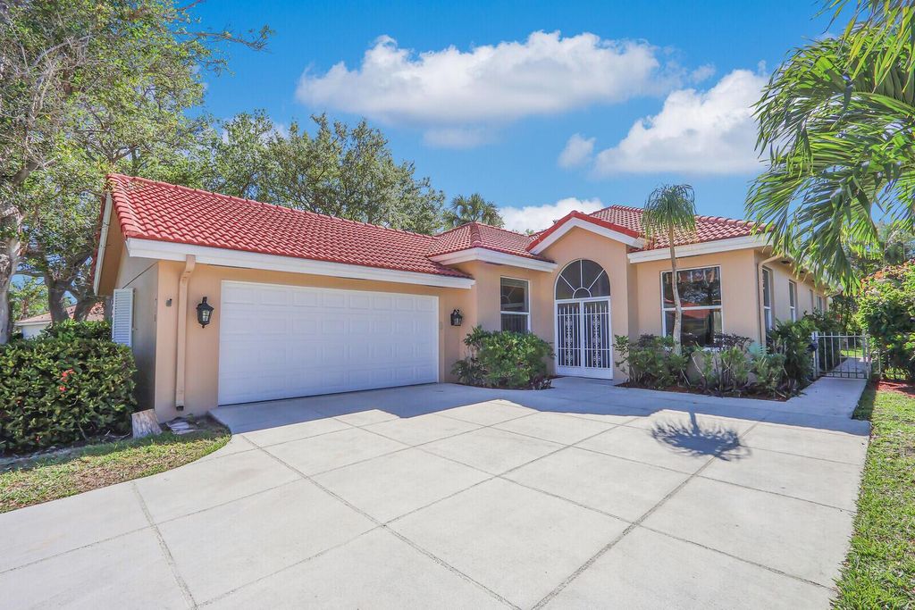 Photo of 216 Hampton Court, Jupiter, FL 33458 (MLS # R11070621)