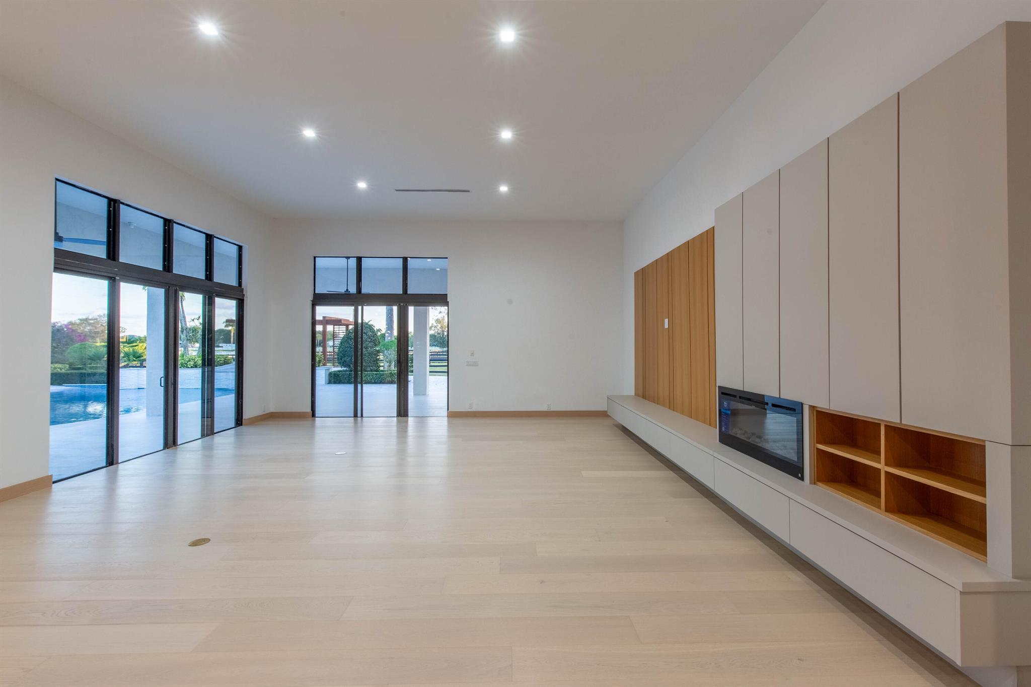 PALM BEACH POINT - Residential