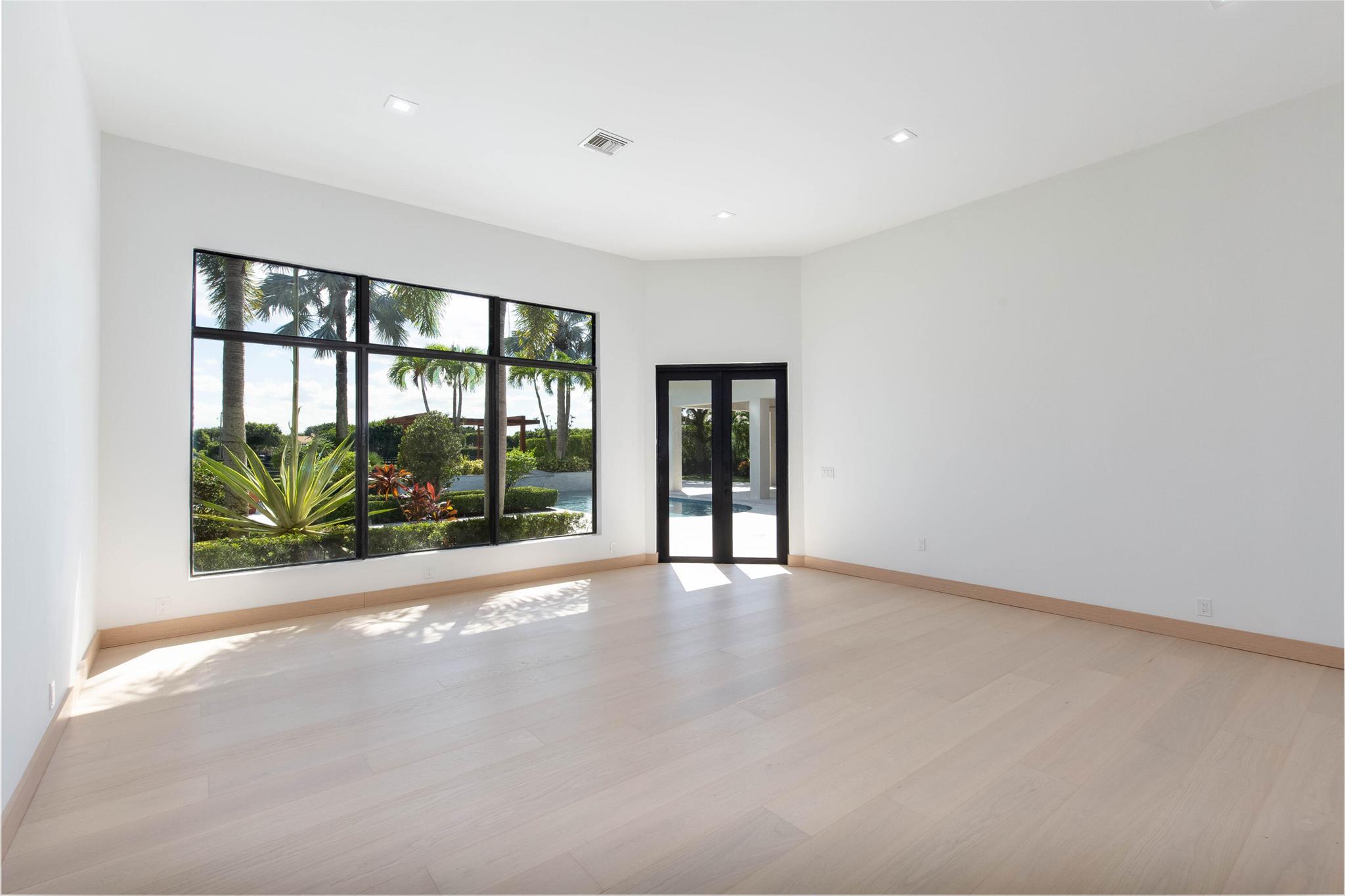 PALM BEACH POINT - Residential