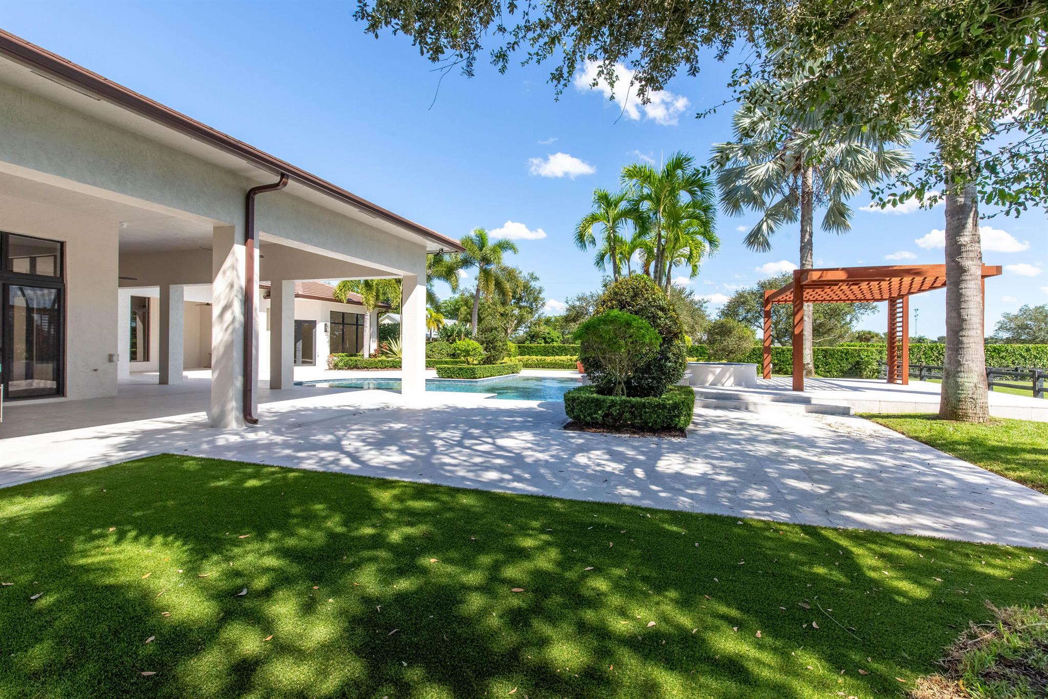PALM BEACH POINT - Residential
