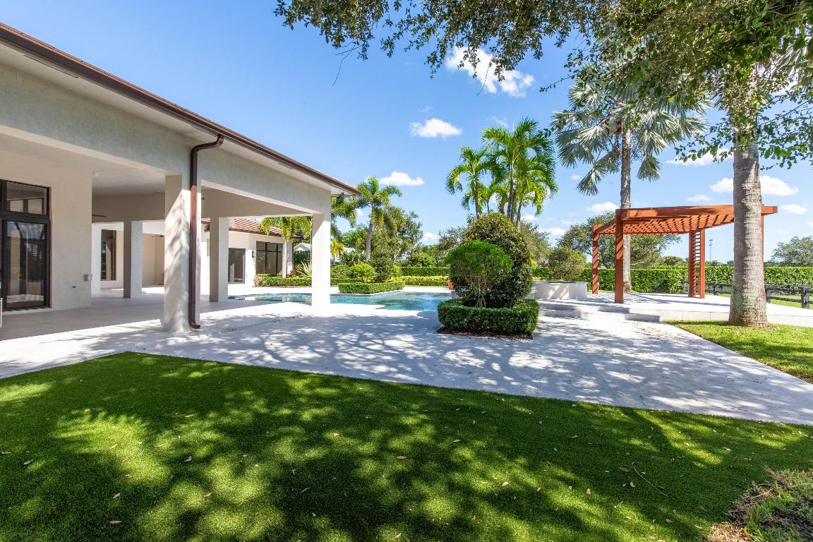 PALM BEACH POINT - Residential