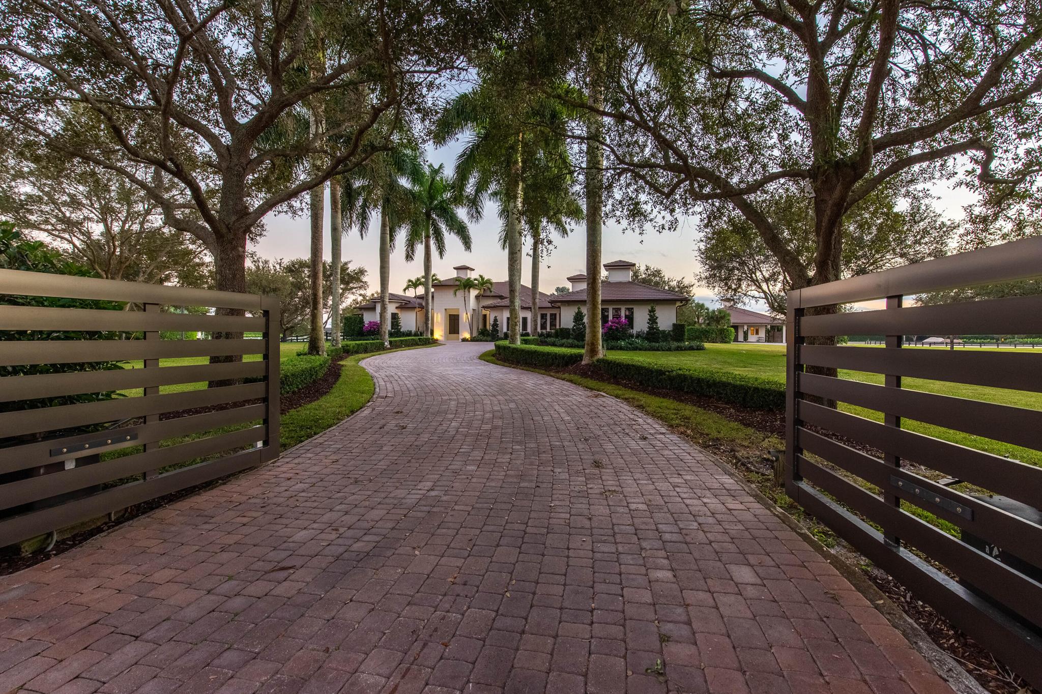 PALM BEACH POINT - Residential