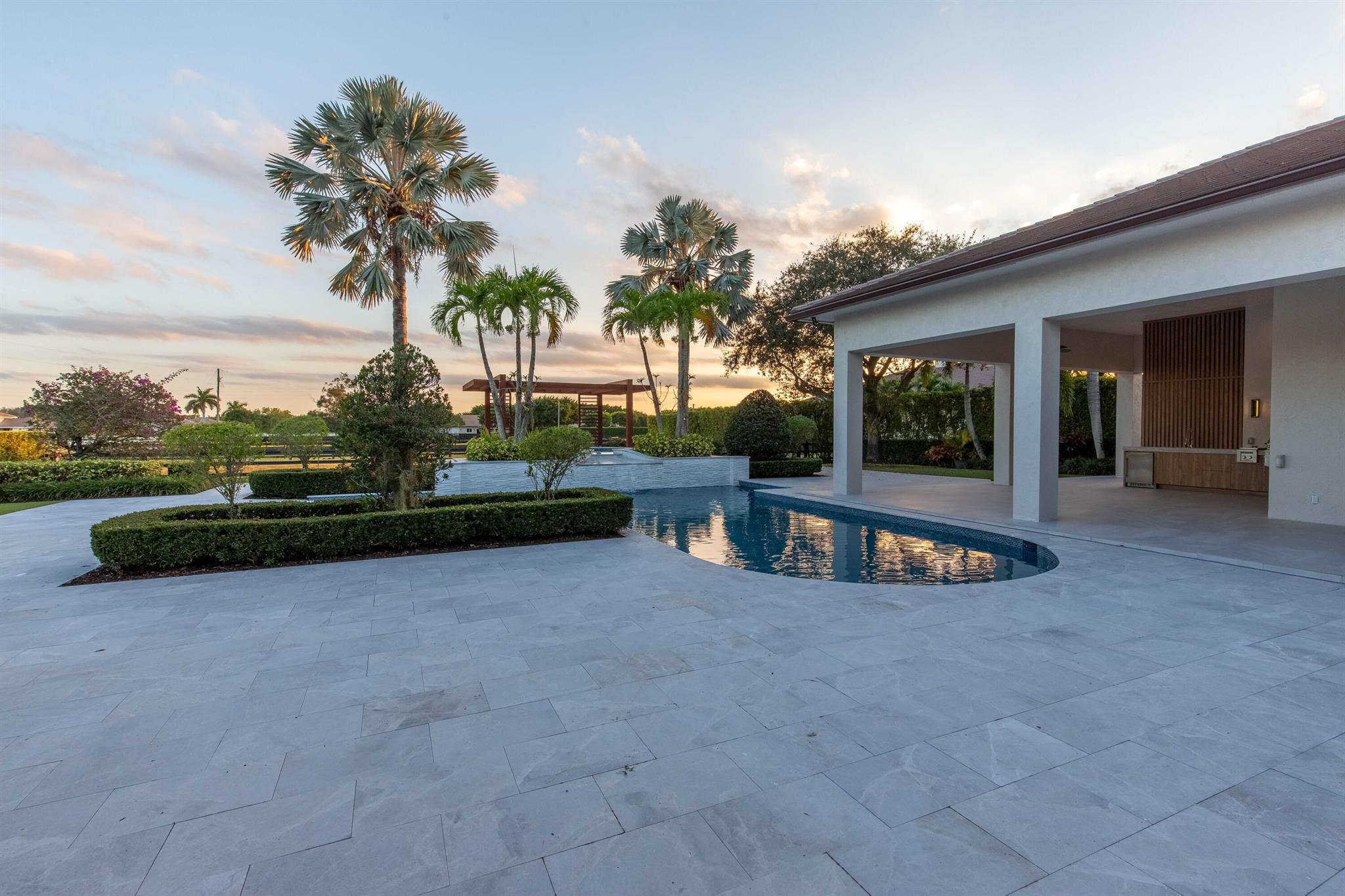 PALM BEACH POINT - Residential