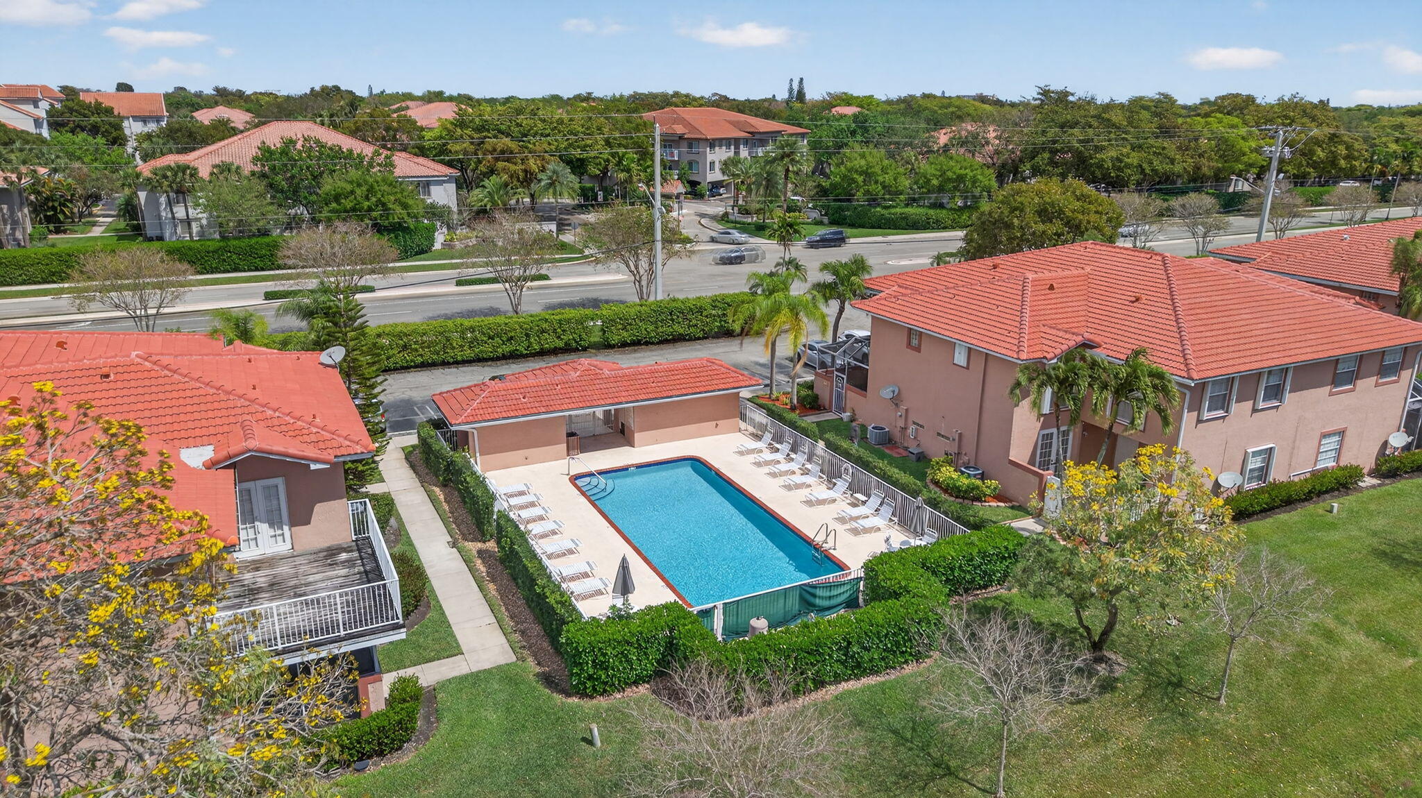 CORAL SPRINGS COUNTRY CLUB - Residential