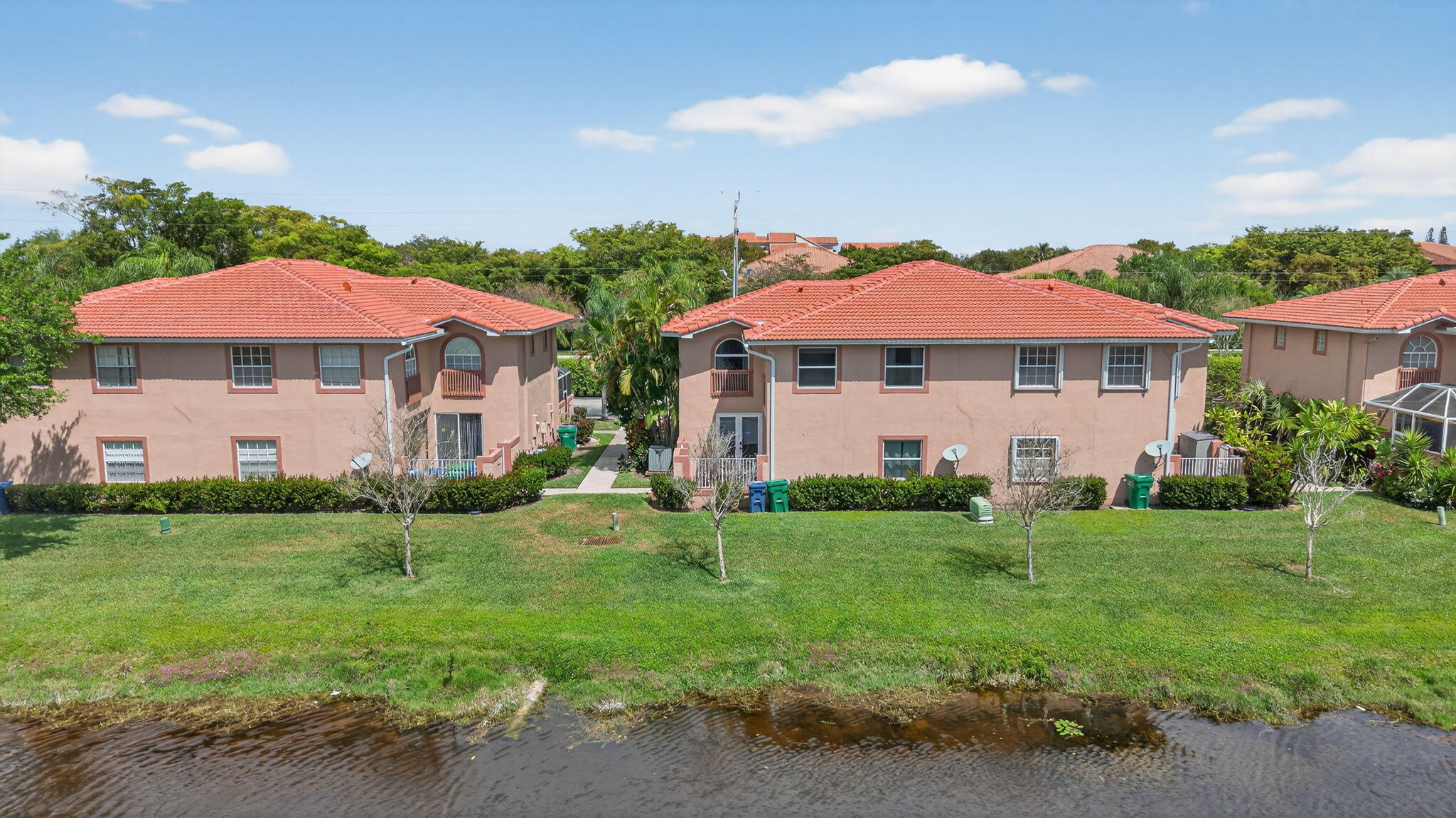 CORAL SPRINGS COUNTRY CLUB - Residential