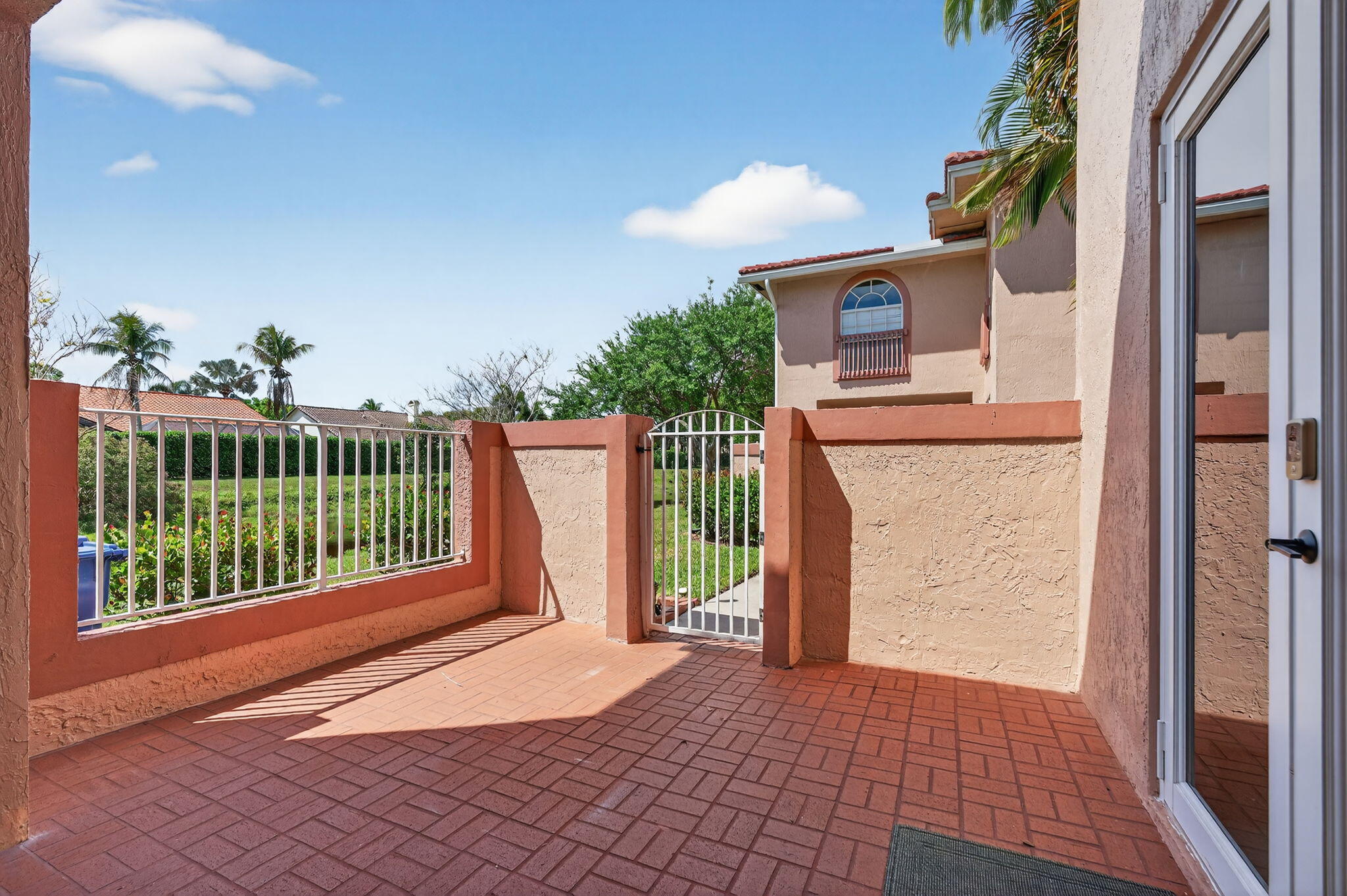 CORAL SPRINGS COUNTRY CLUB - Residential