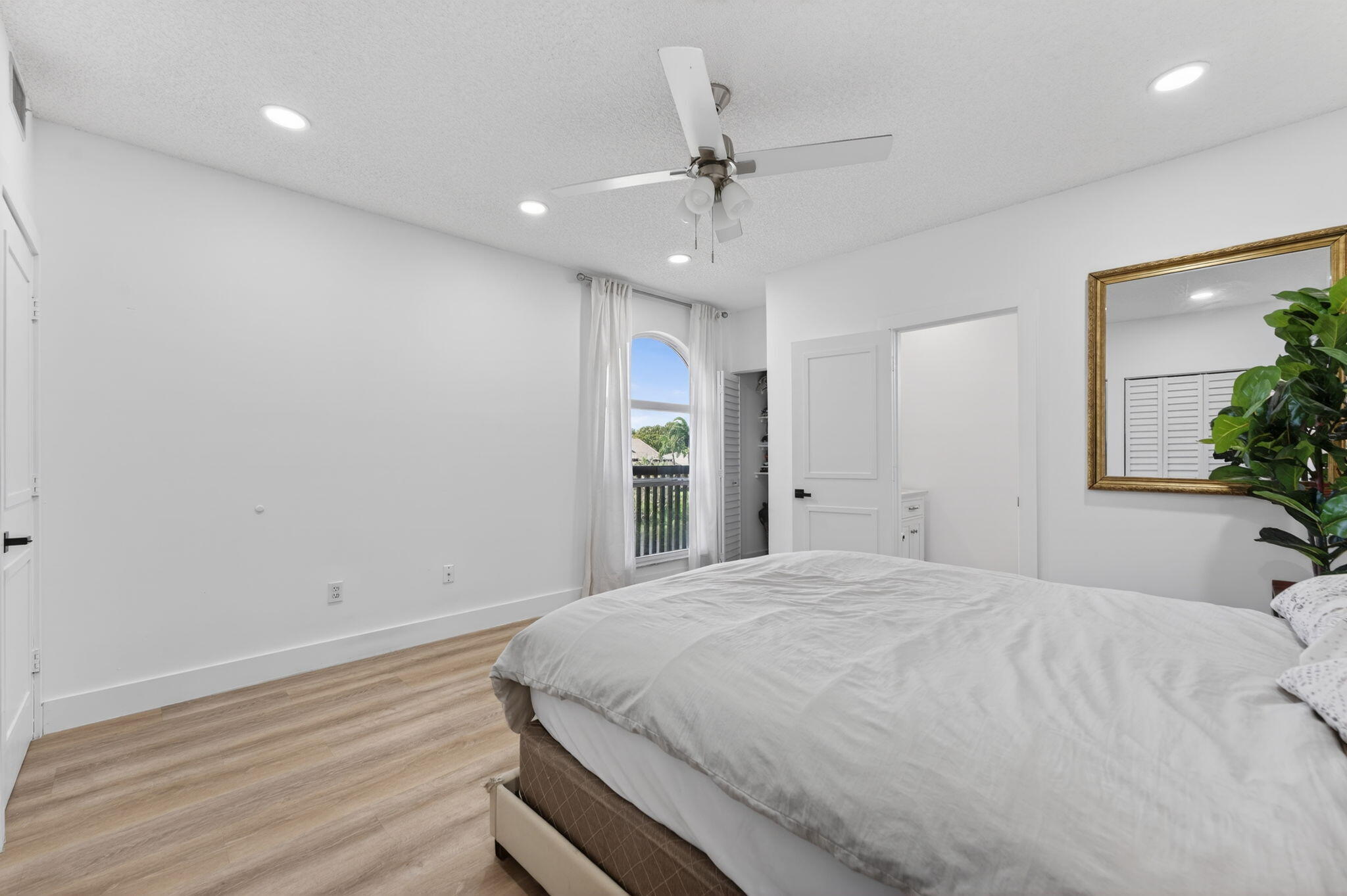 CORAL SPRINGS COUNTRY CLUB - Residential