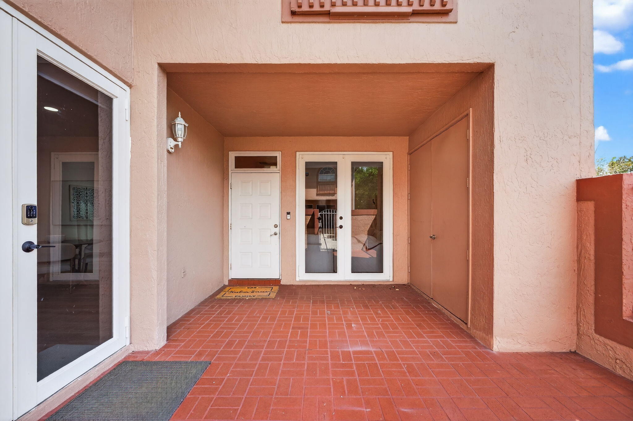 CORAL SPRINGS COUNTRY CLUB - Residential