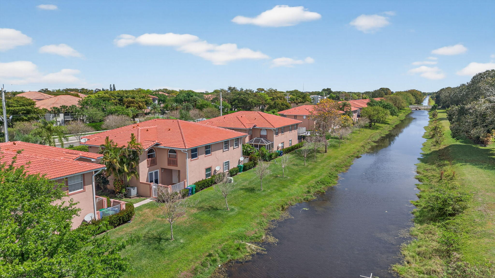 CORAL SPRINGS COUNTRY CLUB - Residential