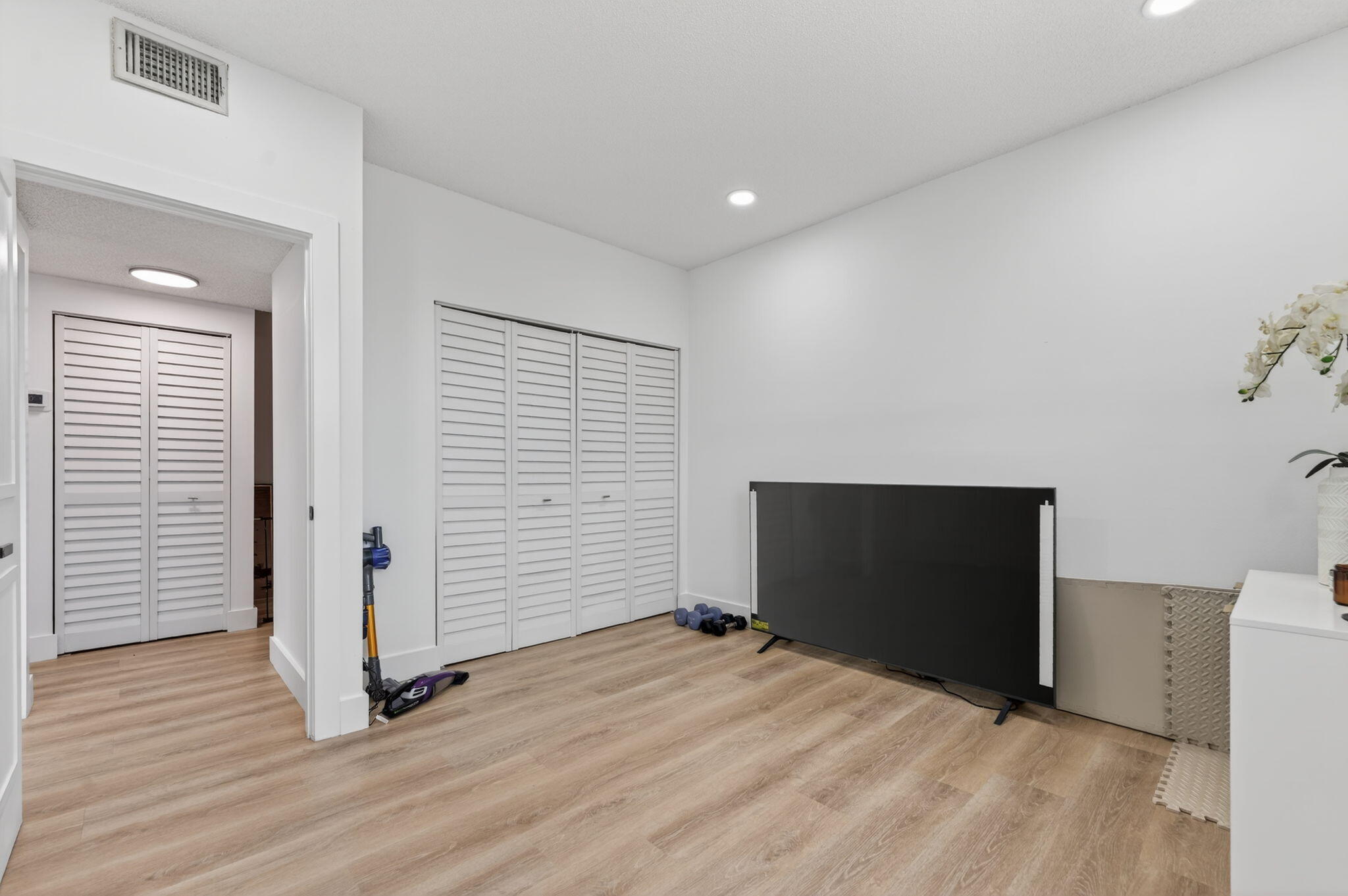 CORAL SPRINGS COUNTRY CLUB - Residential