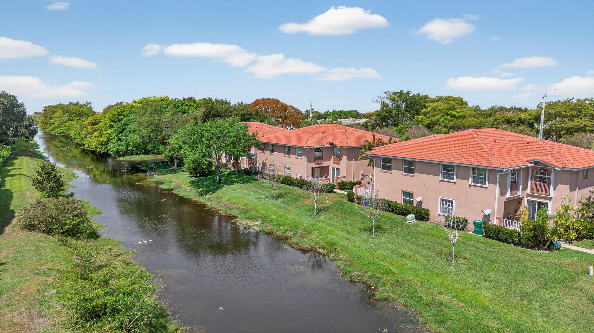CORAL SPRINGS COUNTRY CLUB - Residential