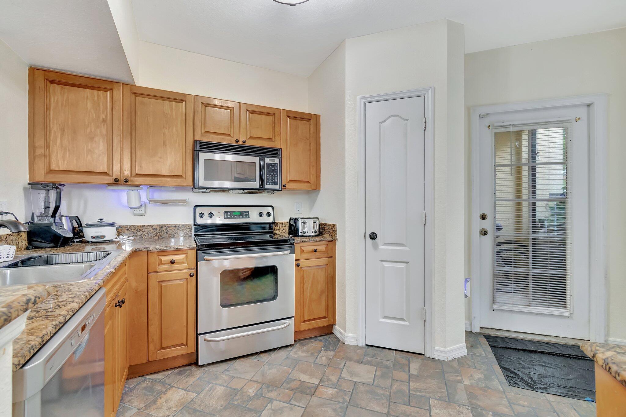 RESIDENCES OF BELMONT AT - Residential Lease