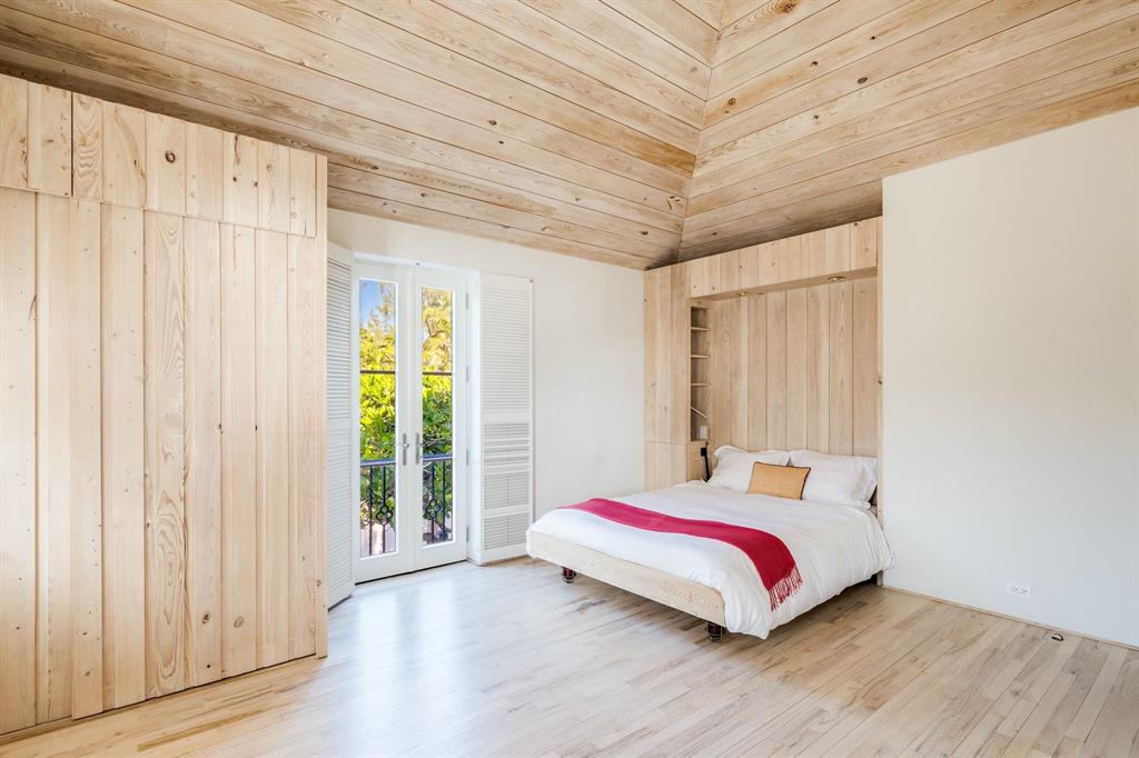 E OF OCEAN BLVD - Residential