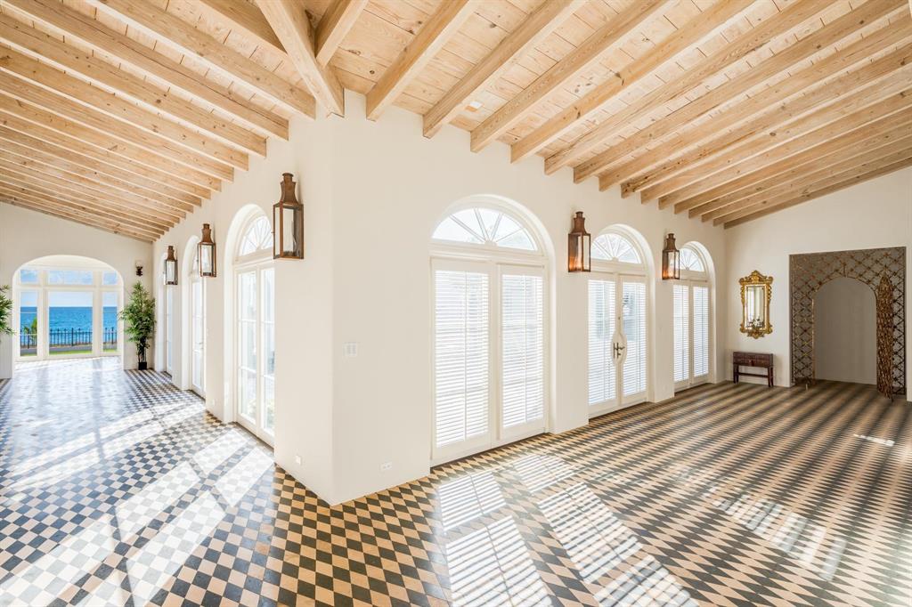 E OF OCEAN BLVD - Residential