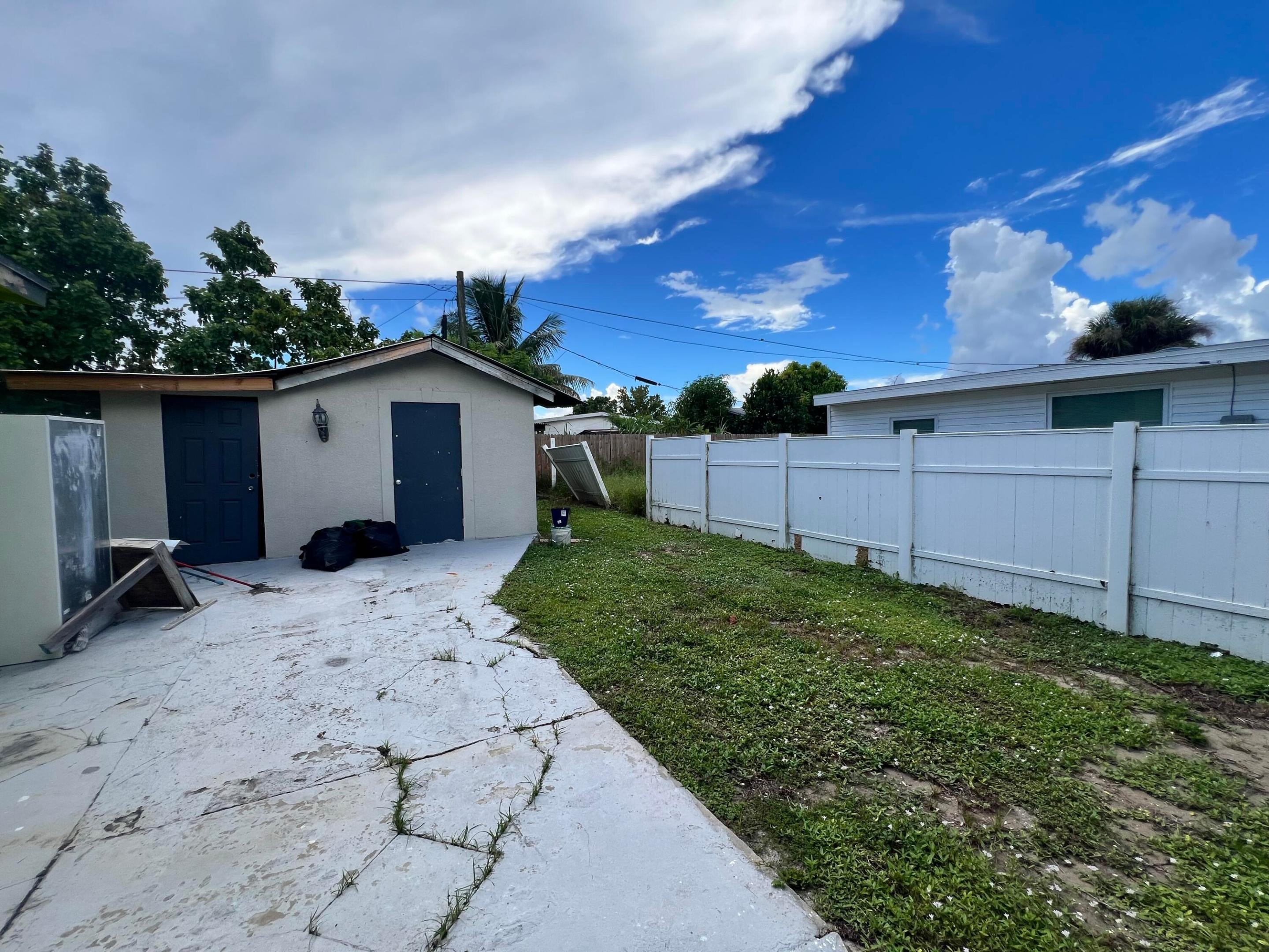 View photos, virtual tours, details... 22195 HERNANDO Avenue