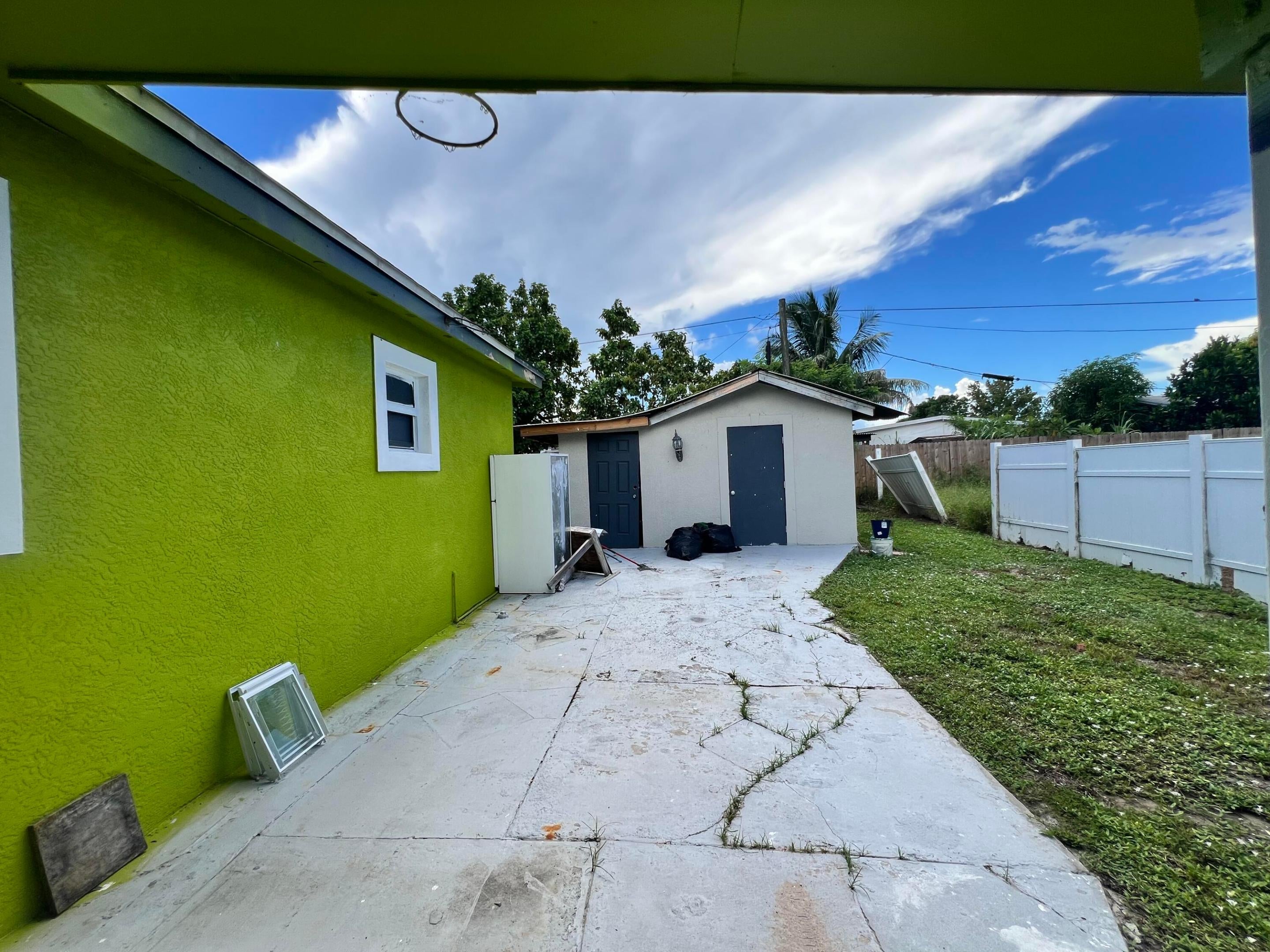 View photos, virtual tours, details... 22195 HERNANDO Avenue