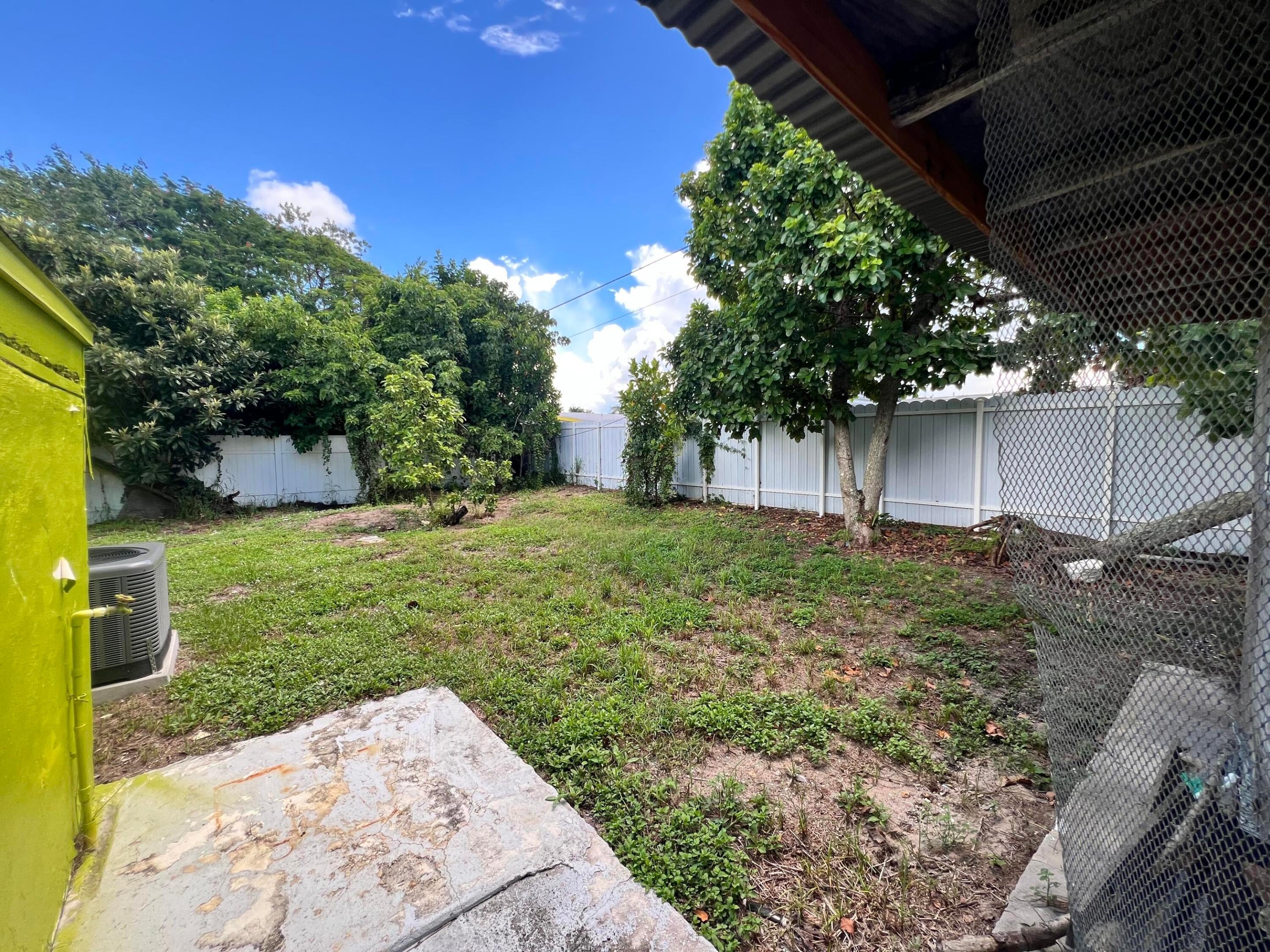 View photos, virtual tours, details... 22195 HERNANDO Avenue