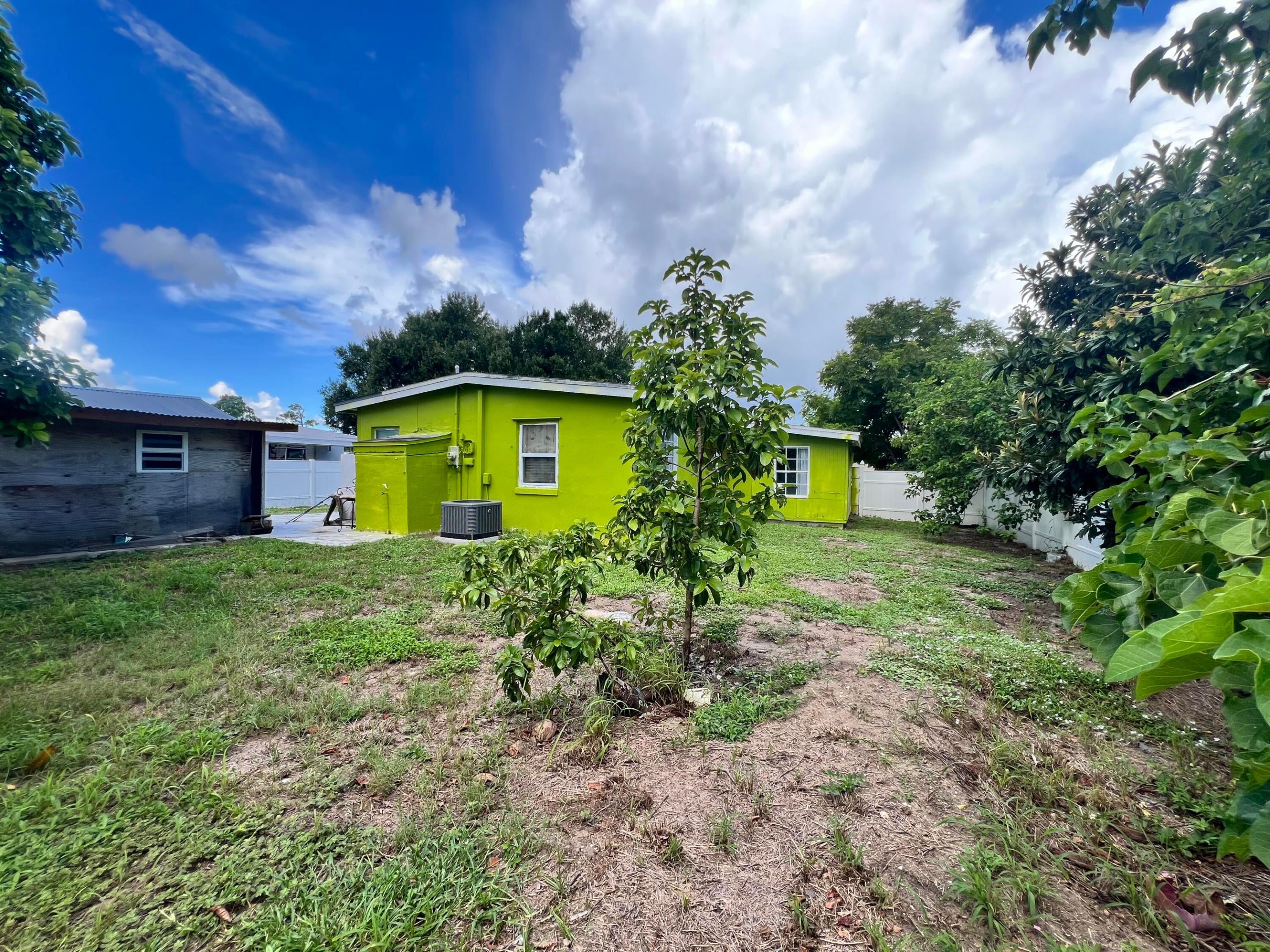 View photos, virtual tours, details... 22195 HERNANDO Avenue